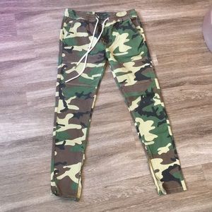 HYPER DENIM camo pants.